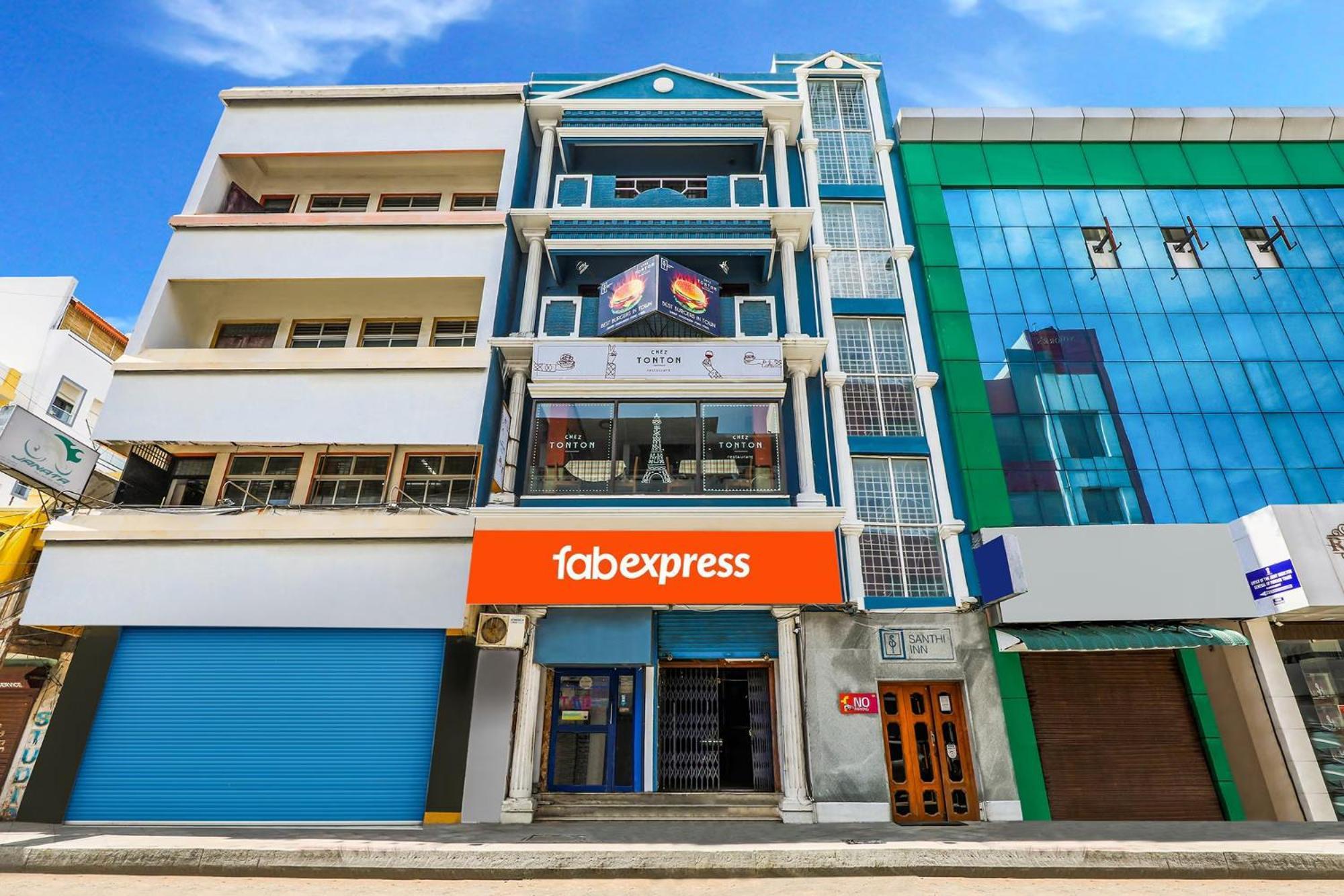 Fabexpress Santhi Inn - 500 Meters From Promenade Beach Pondicherry Exterior foto