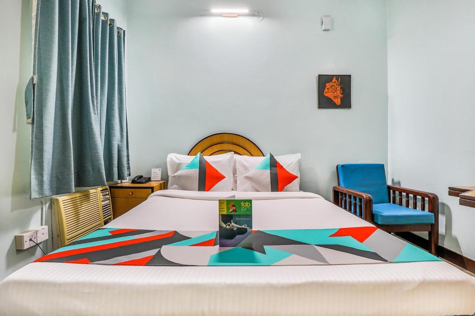 Fabexpress Santhi Inn - 500 Meters From Promenade Beach Pondicherry Exterior foto