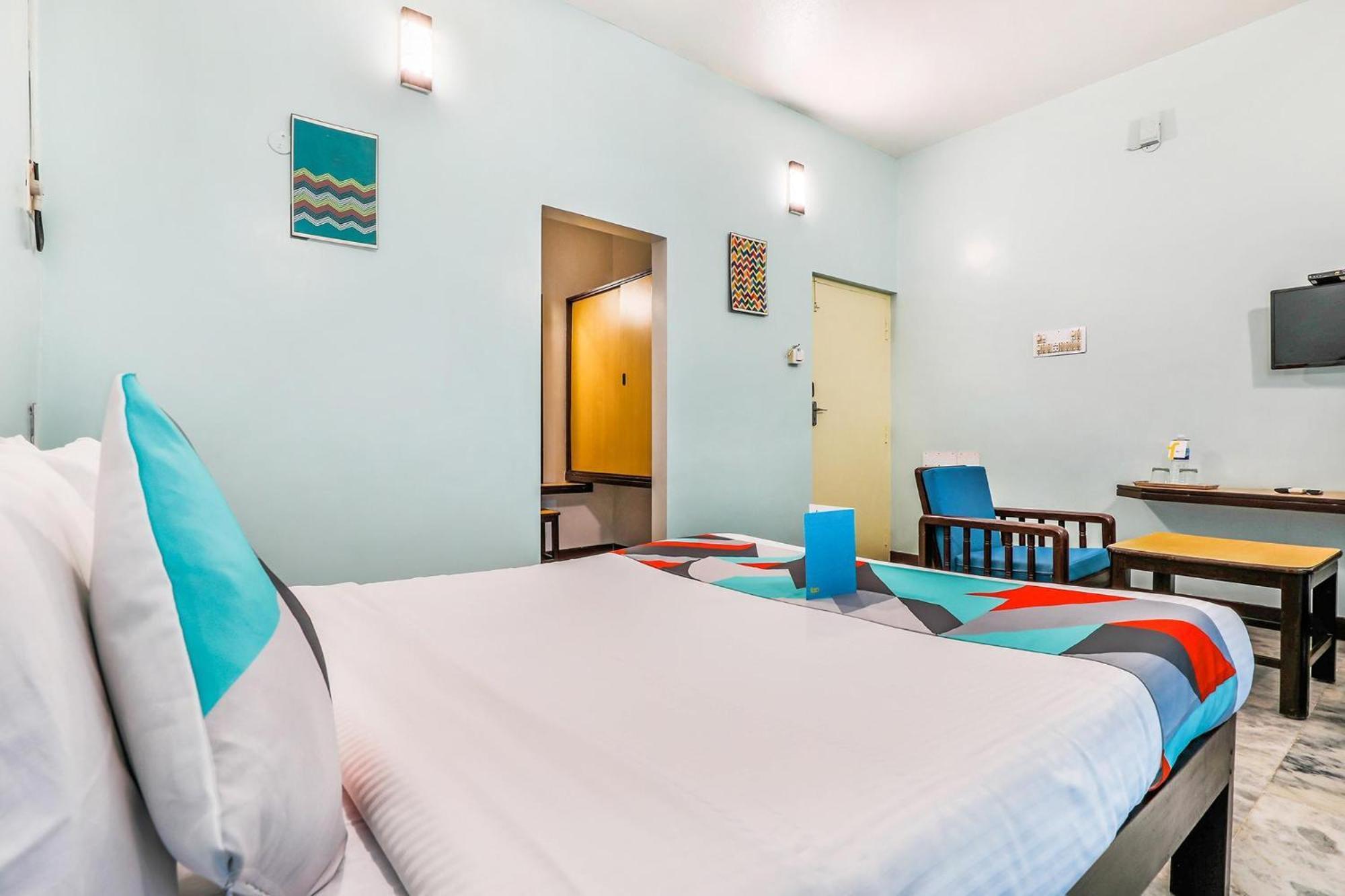 Fabexpress Santhi Inn - 500 Meters From Promenade Beach Pondicherry Exterior foto