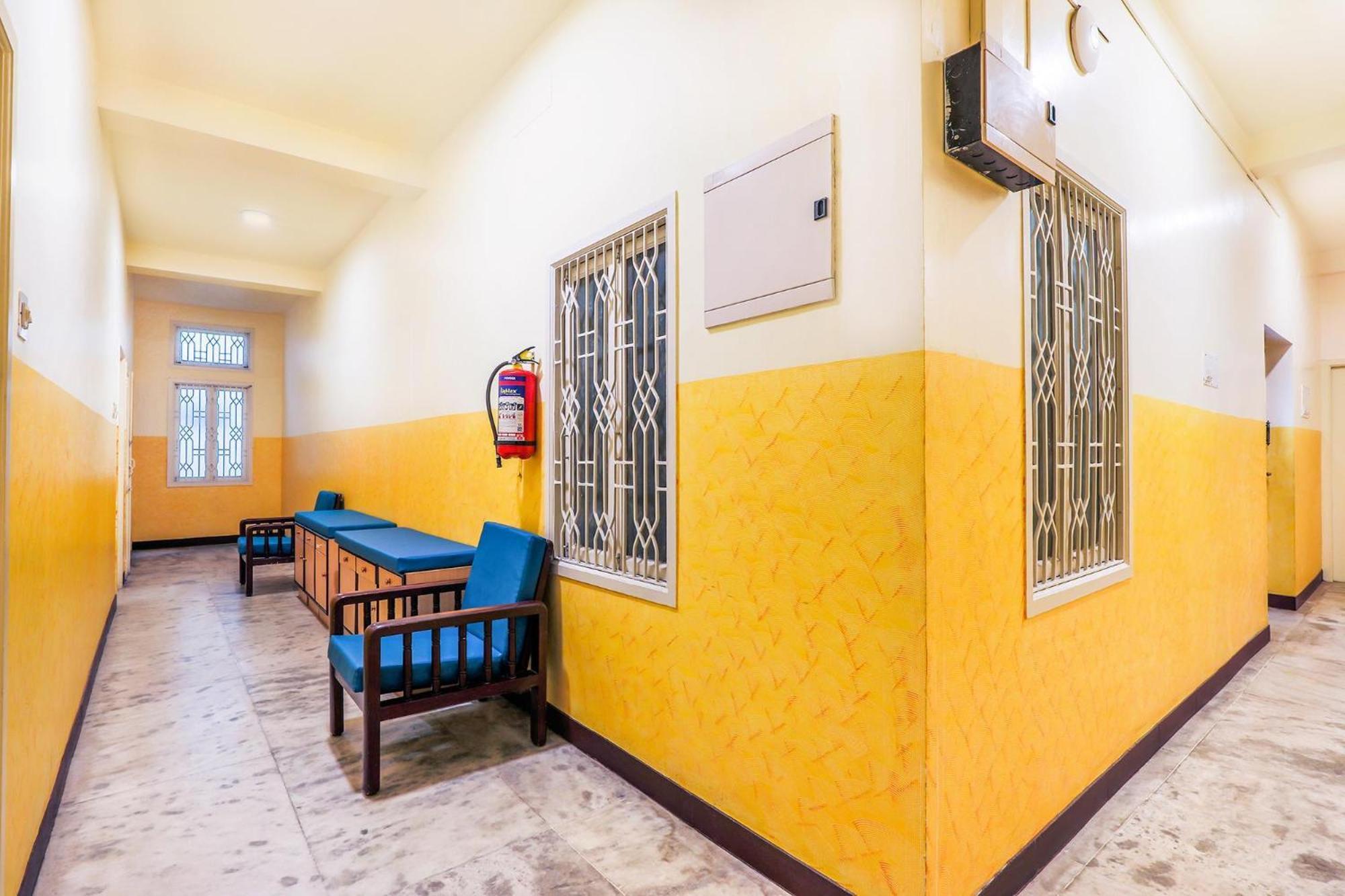 Fabexpress Santhi Inn - 500 Meters From Promenade Beach Pondicherry Exterior foto